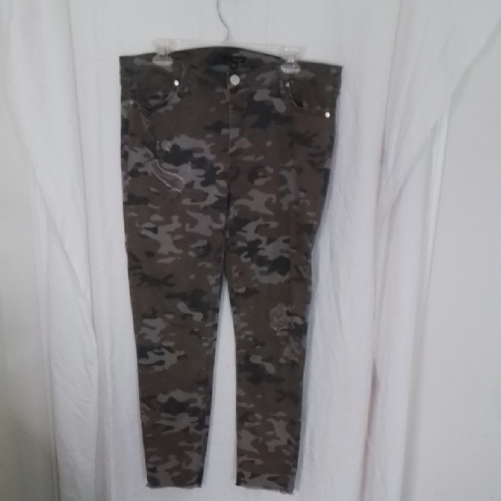 Fire Los Angeles Woody Camouflage Distressed Women's Pants Sz 15
